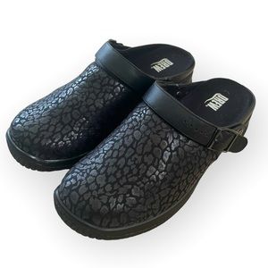 Drew Savannah women’s embossed leopard print comfort clog black size 8.5 nurse